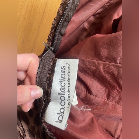 80s Vintage Leopard Dress w Sweetheart Neckline and Frilly Bottom - Picture 12 of 13